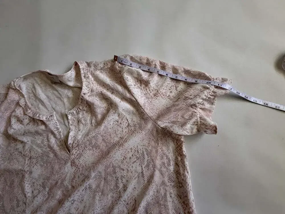 Loft Blouse XL Womens Pink White Snakeskin Print Ruffle Puff Sleeve V-Neck Y2K